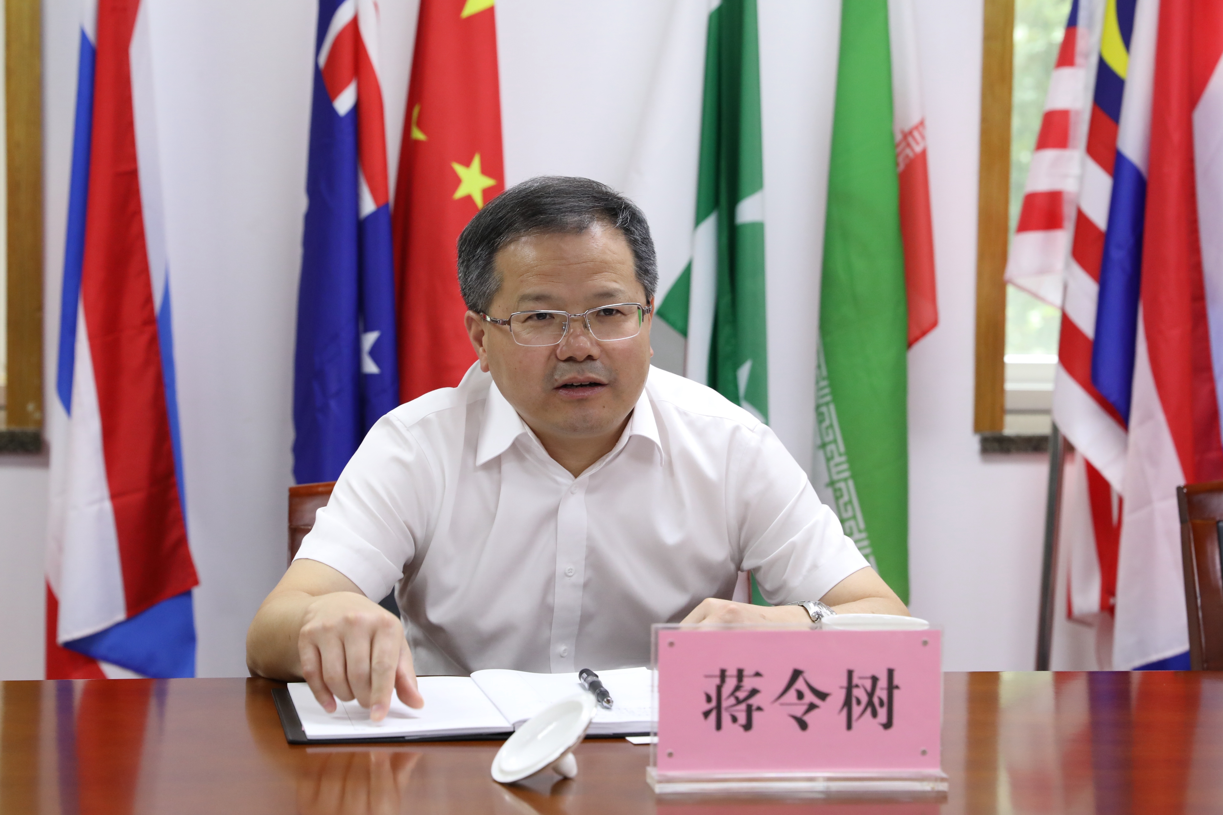 义乌市委常委宣传部长蒋令树一行到我校调研