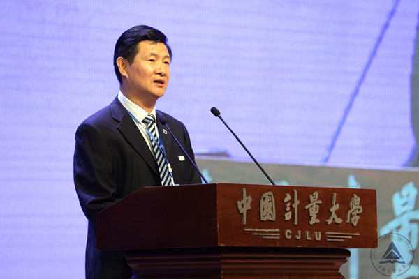 1526868623587.jpg 一带一路标准化教育与研究大学联盟首届理事长 中国计量大学校长介绍联盟、常务理事会和秘书处组建情况 徐拓摄16.jpg