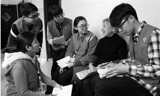 中国计量大学志愿者关爱老年人眼部健康 中国计量大学志愿者关爱老年人眼部健康