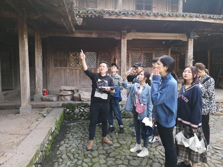 中国计量大学师生赴台边村开展“最美民宿”设计调研活动.jpg 中国计量大学师生赴台边村开展“最美民宿”设计调研活动.jpg