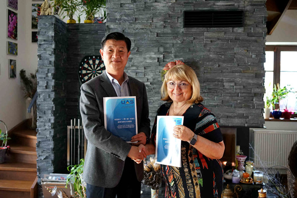 1525419043335.jpg 访波兰4_副本4.jpg